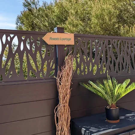 L'instant - Bord De - Avec Grand Jardin A La Capte イエール