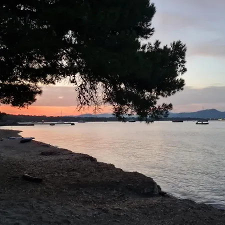 L'instant - Bord De - Avec Grand Jardin A La Capte アパート *